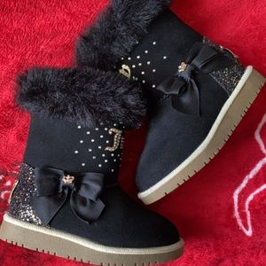 Snow boots